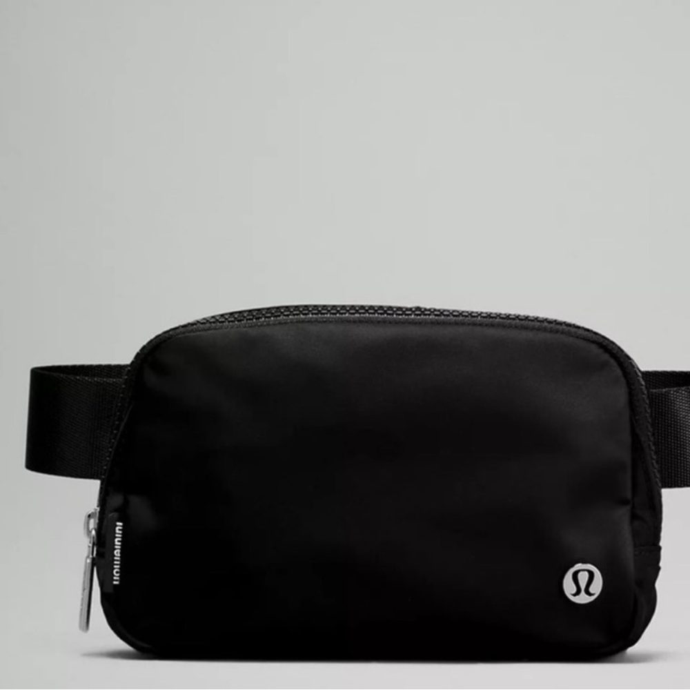 Lulu Lemon NWT Everywhere Belt Bag - Black